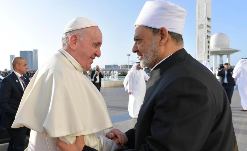Al-Azhar's Grand Imam Discusses World Peace with Pope Francis at the Vatican