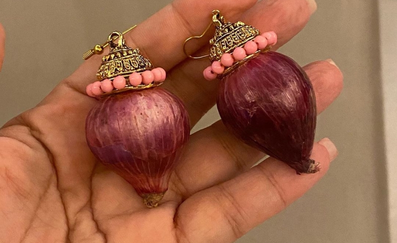 ONION EARRINGS? HOW EGYPTIAN ONIONS LED TO THIS BOLLYWOOD ACTOR’S BIZARRE GIFT