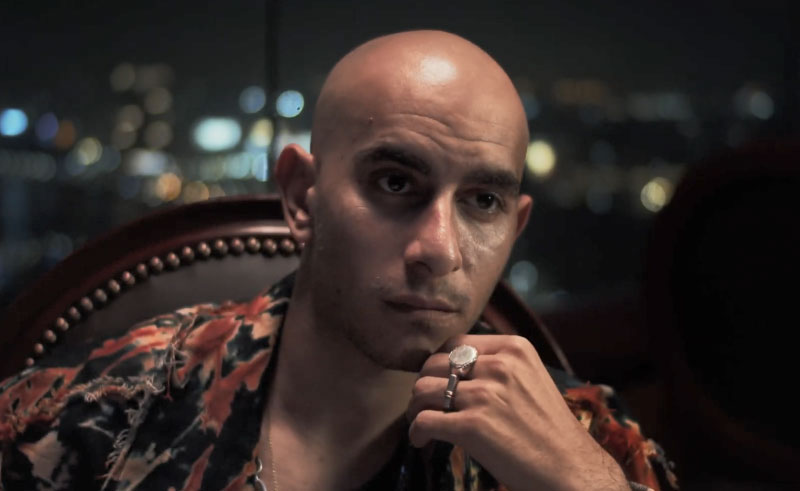 Eldab3 Plays the Role of Demanding Don in New ‘Ta7t el Sefr’ Video