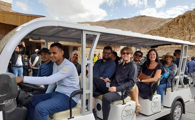 Luxor to Receive New Electric Vehicles for Tourists Along West Bank