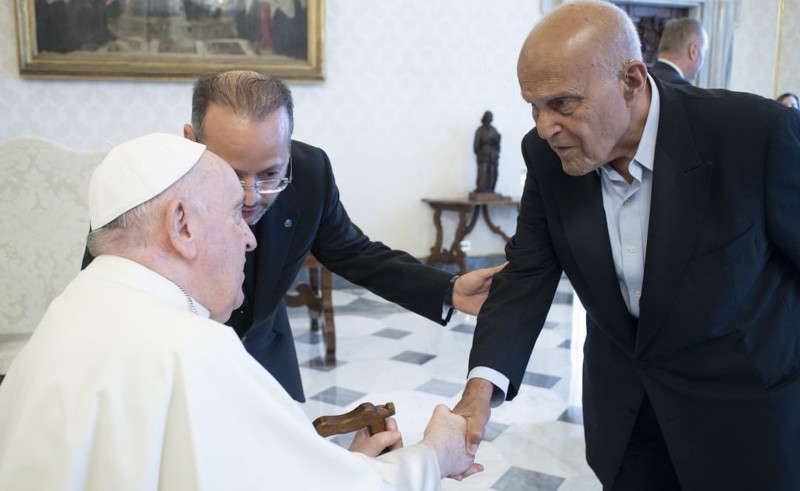 Dr Magdi Yacoub & Pope Francis Sign Agreement for Medical Partnership
