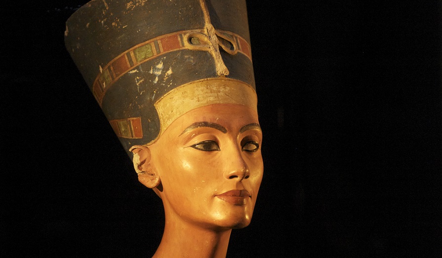 Antiquities Minister Invites Egyptologist to Find Nerfertiti's Tomb