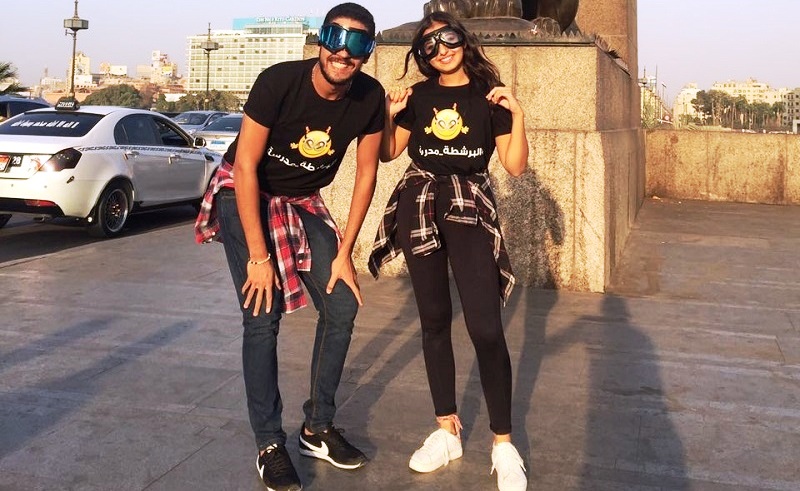 This Couple Is Photobombing Pictures All Over Cairo and We Want Them Brought to Justice