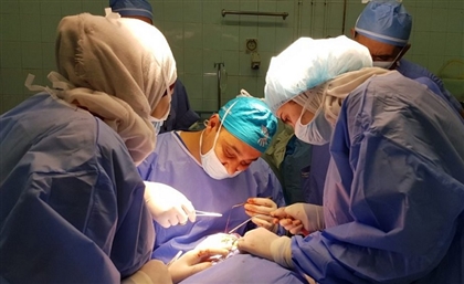 Egyptian Surgeon Successfully Performs First-Of-Its-Kind Spinal Surgery in Al-Azhar University