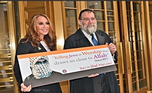 New York Buses Run 'Muslims Kill Jews' Ads