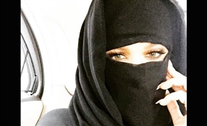 Khloe Kardashian Posts Photo Of Her Wearing Niqab