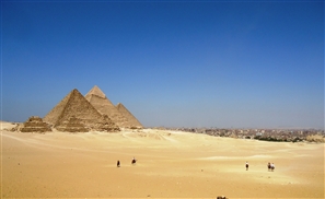 Two Egyptian Policemen Shot Dead Near the Pyramids