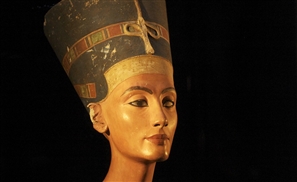Antiquities Minister Invites Egyptologist to Find Nerfertiti's Tomb