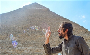 A Bubbleologist in Cairo: Meet the Man Making Bubbles Around the World