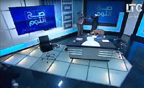 Video: Watch Shoe-Wielding Egyptian Lawyer Beat up an Australian Imam on Live TV 