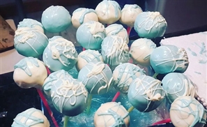 Marshmallow Cake Pops Exist and They're a Bite of Heaven