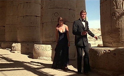 9 Gorgeous Photos of British Bond Actor Roger Moore in Egypt That’ll Make You Miss Him Even More